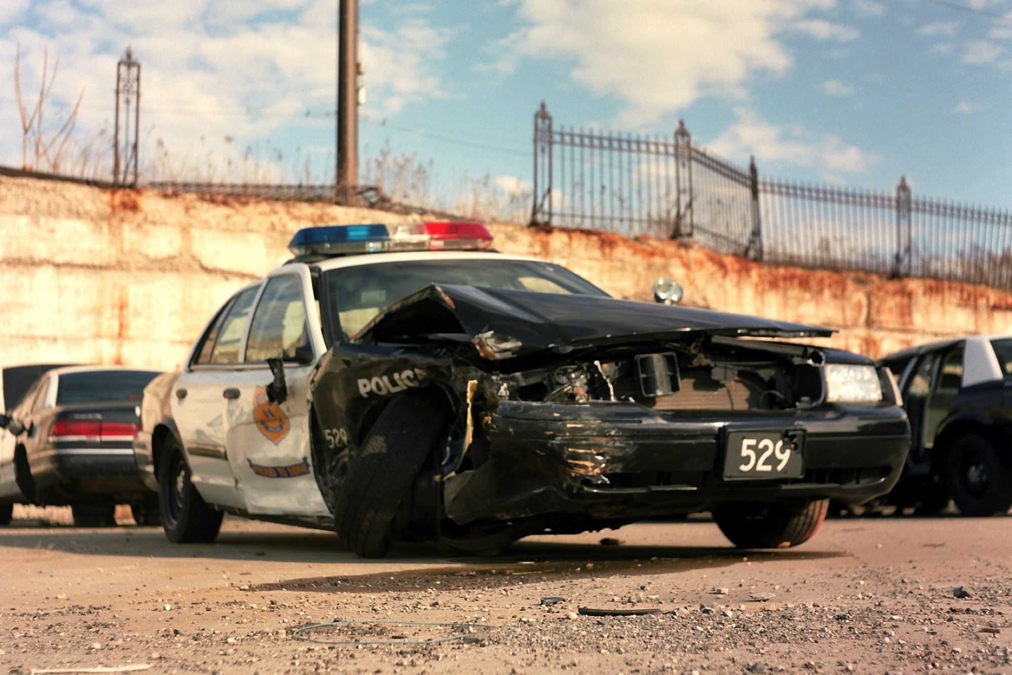 Улицы разбитых машин. Разбитые полицейские машины США.